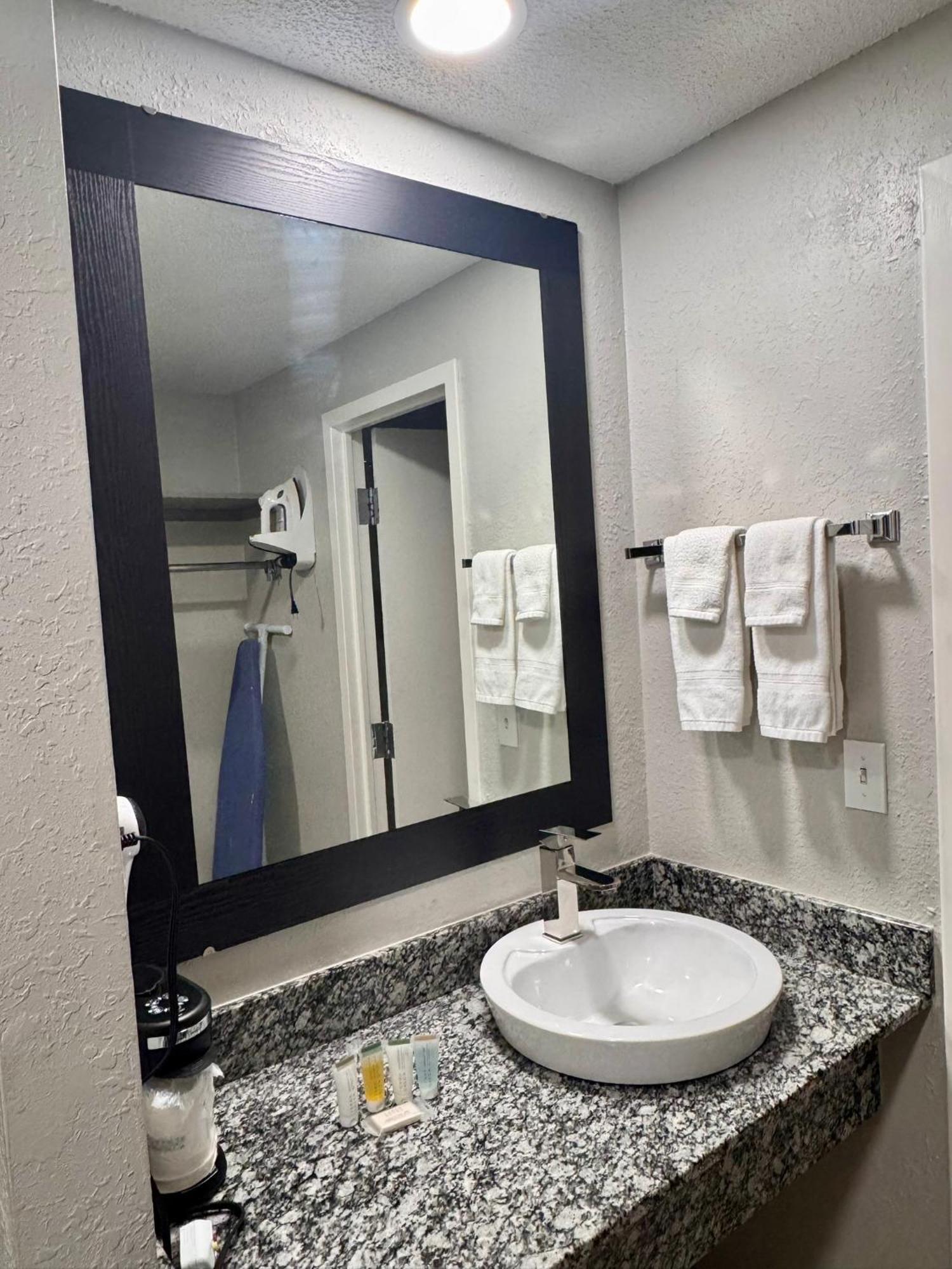 Super 8 By Wyndham Great Falls City Center Exterior photo